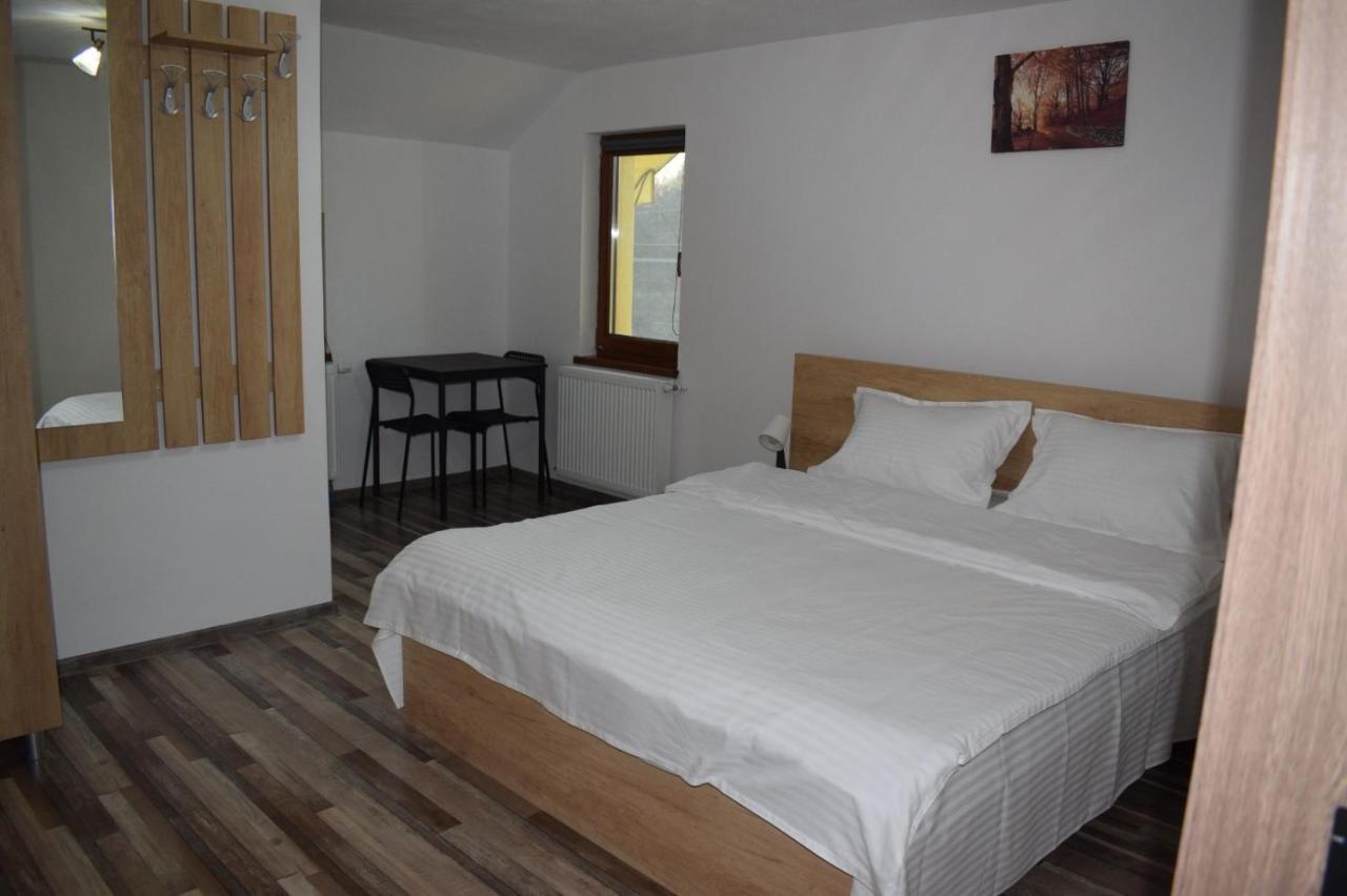 Hotel Viata La Tara Cerna à Cerna  Extérieur photo