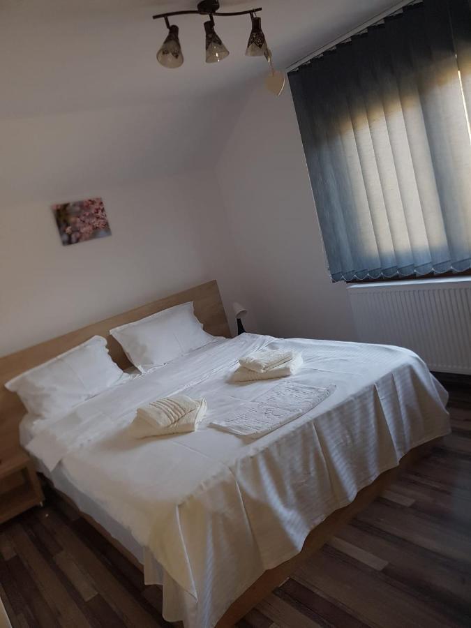Hotel Viata La Tara Cerna à Cerna  Extérieur photo