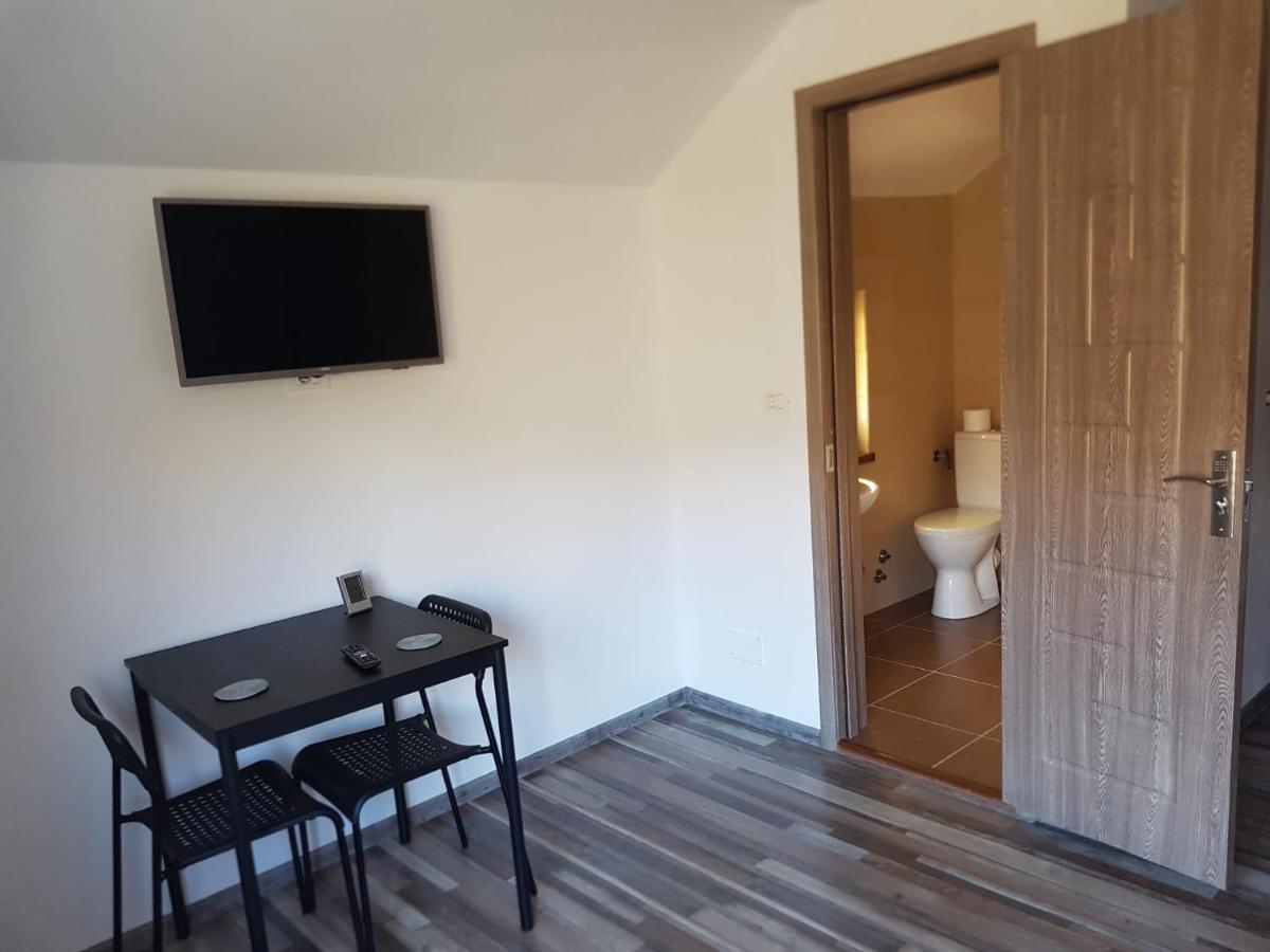 Hotel Viata La Tara Cerna à Cerna  Extérieur photo