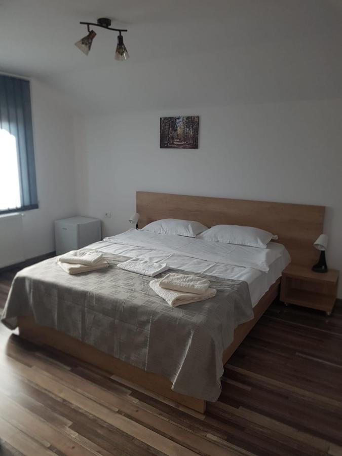 Hotel Viata La Tara Cerna à Cerna  Extérieur photo
